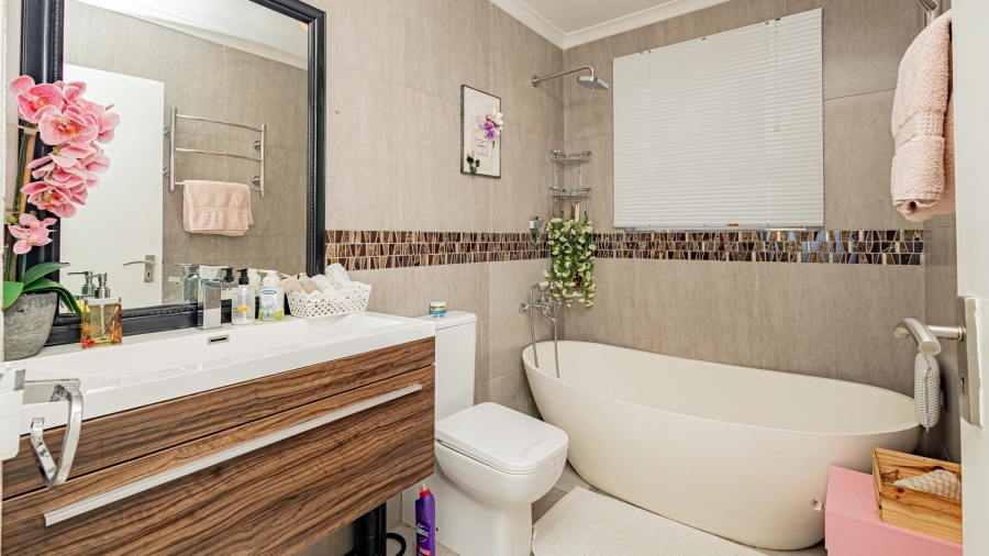 3 Bedroom Property for Sale in Sunningdale Western Cape
